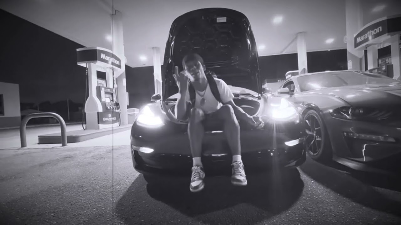 8GoCrazy-boofin (official video)