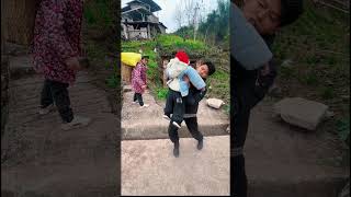 A Man Fainted And Was Rescued By A Kind Passerby.