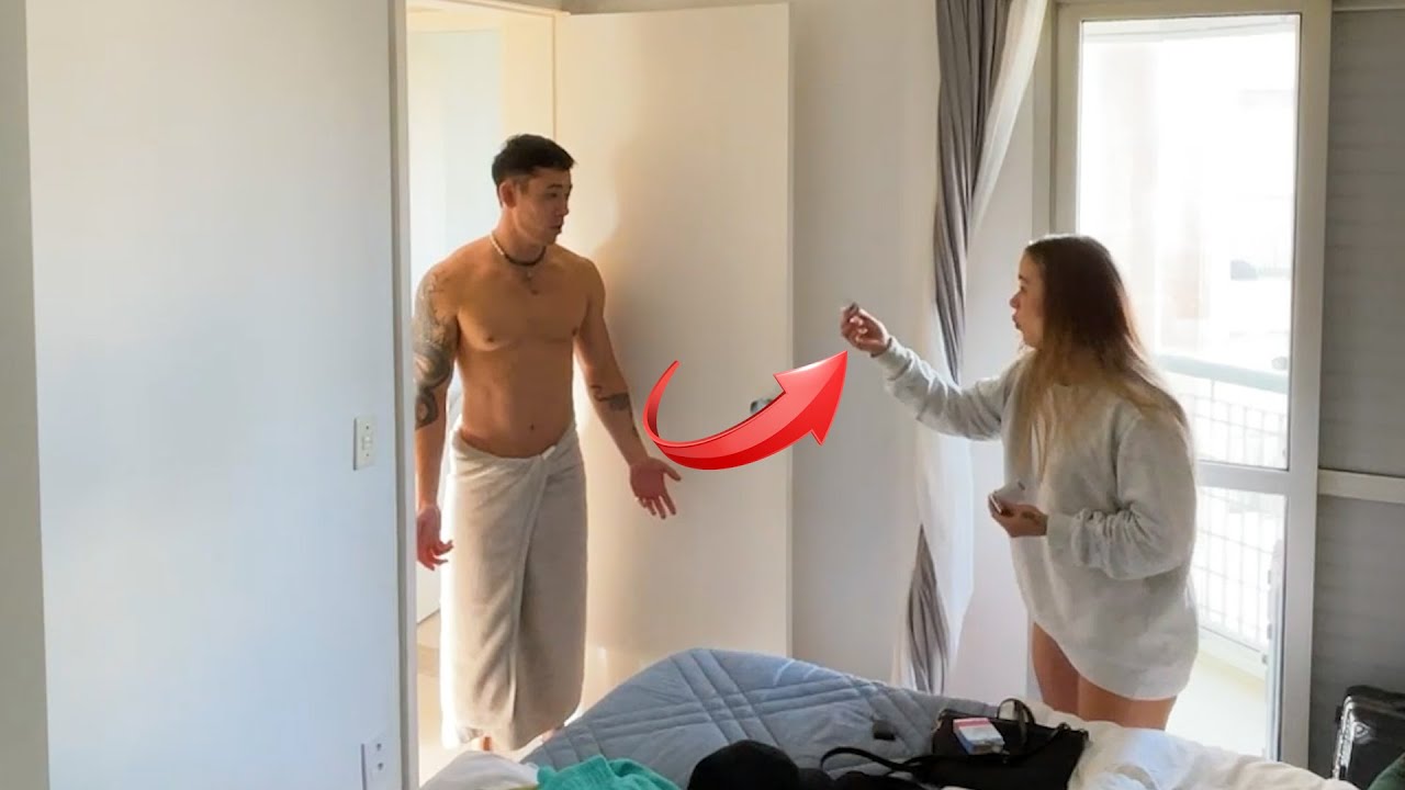 ESCONDI UMA PÍLULA DO DIA SEGUINTE NAS MINHAS COISAS E ELA ACHOU..