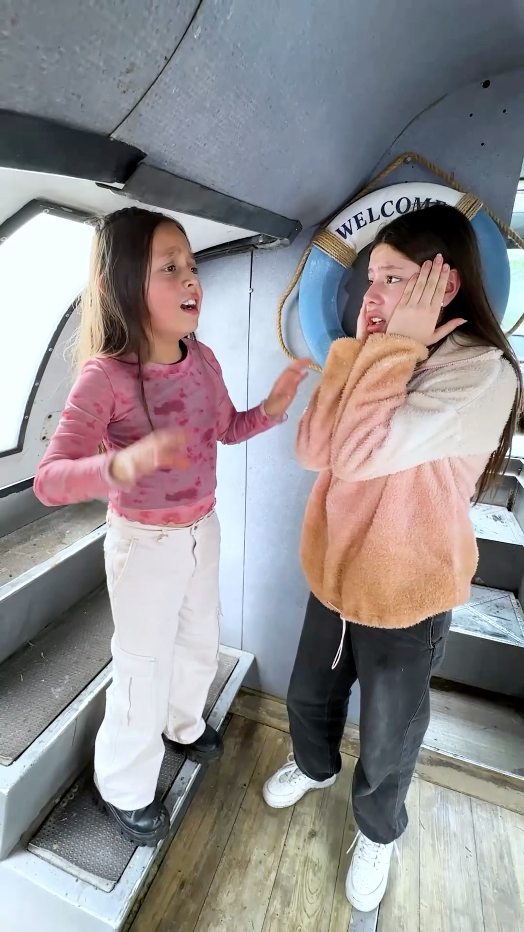 Estamos Atrapadas en un BARCO FANTASMA