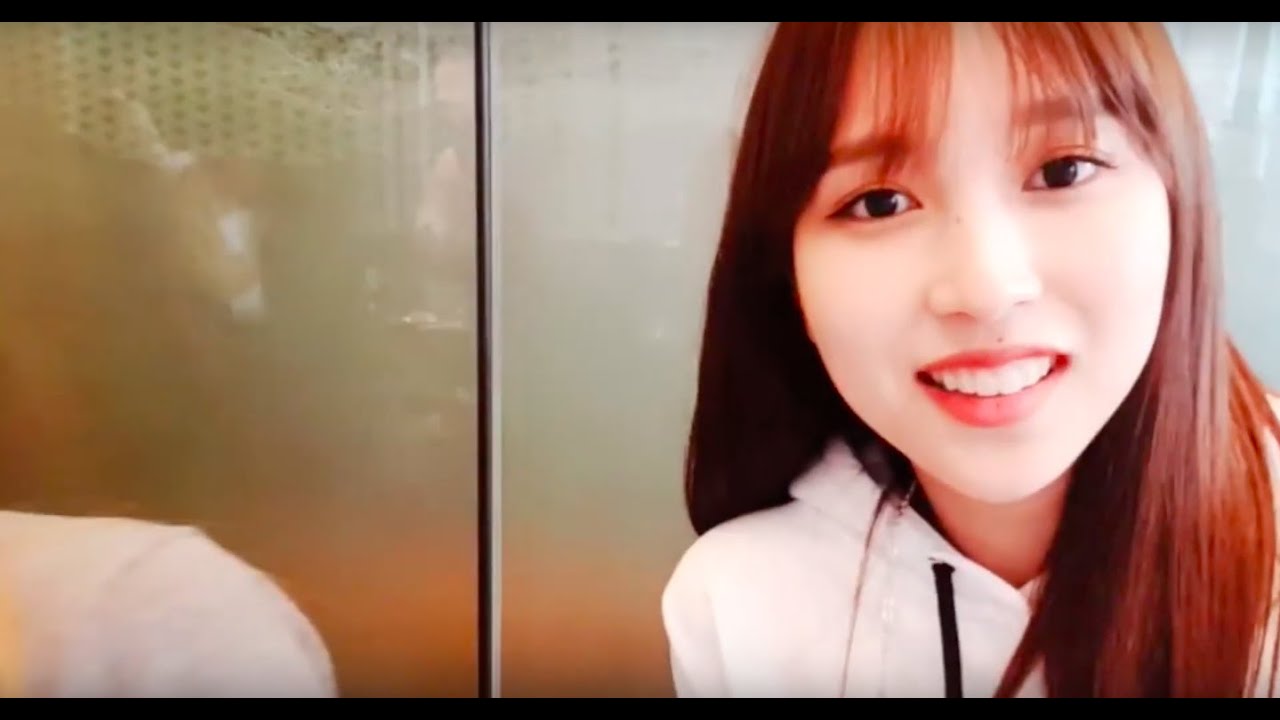 돌진! 미나리~(카메라를 향해 돌진하는 미나 모음)