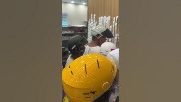 Rất đông shipper giao hàng ở quán này