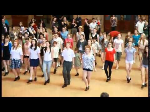 St Patricks Day 2011 - Riverdance Flashmob (Central Station, Sydney, Australia)