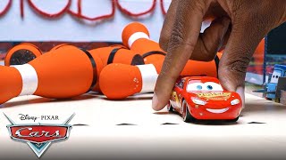 Saetta McQueen va al bowling con Cricchetto, Doc Hudson e altri | Video per bambini| Pixar Cars #ADV