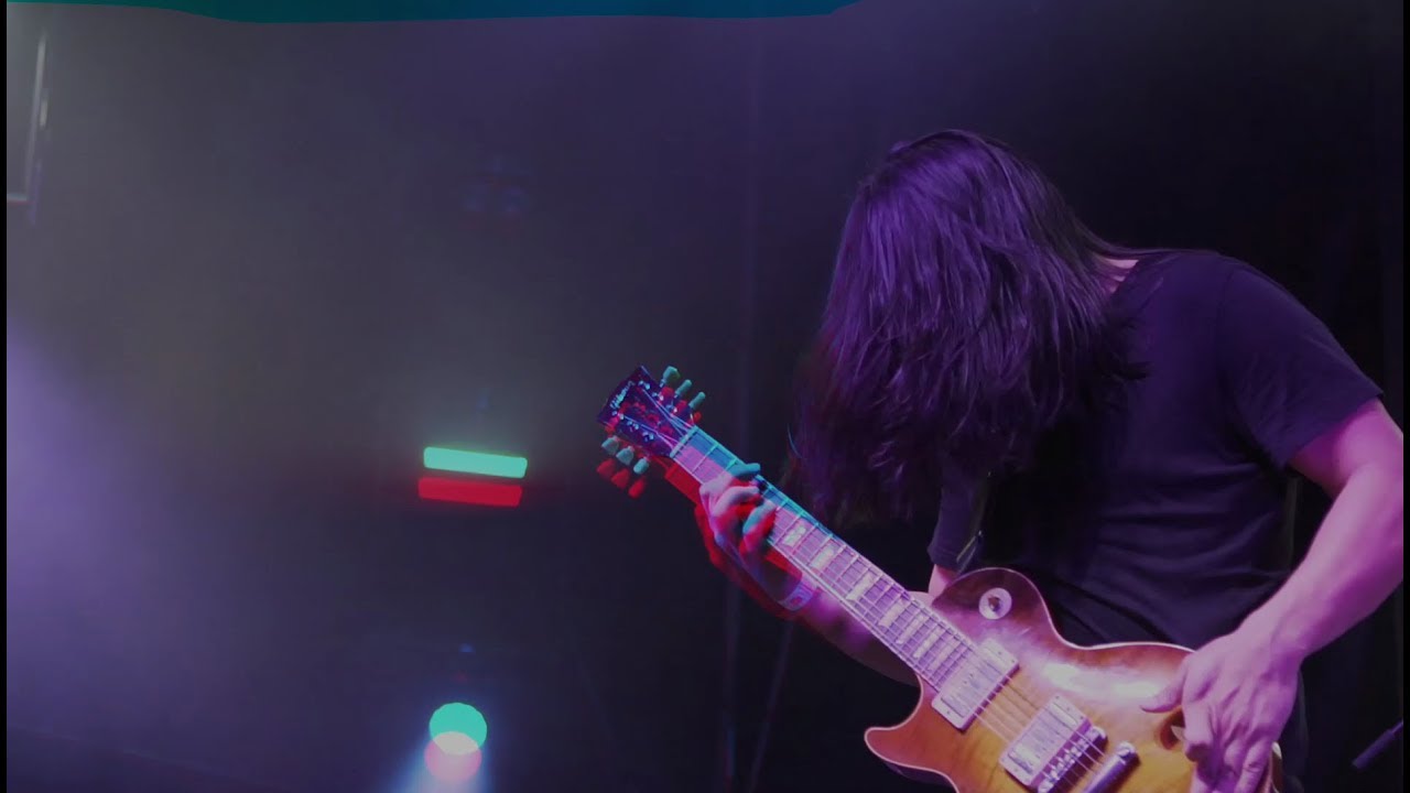 ék - Bleed (Official Concert Video) auf YouTube ansehen ék - Bleed (Official Concert Video) auf YouTube ansehen