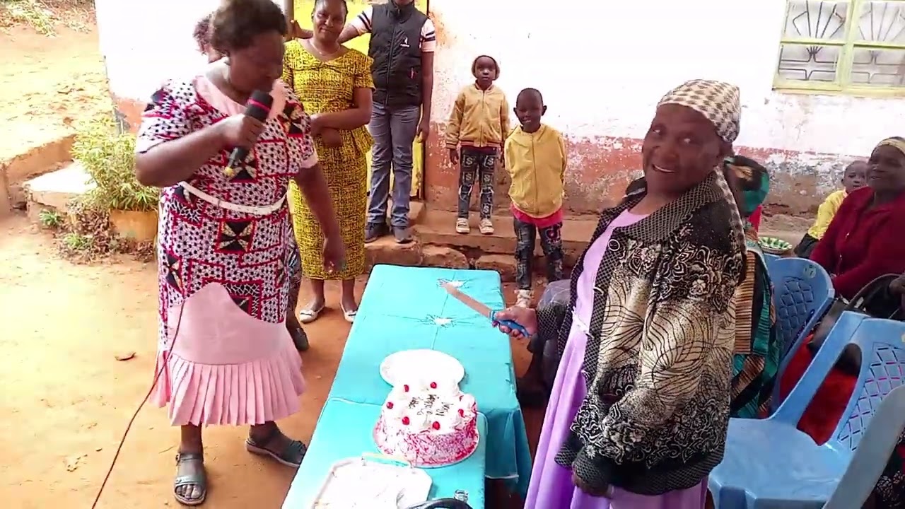 17 mama hellen munyao 80 birthday 2 the function friends keki