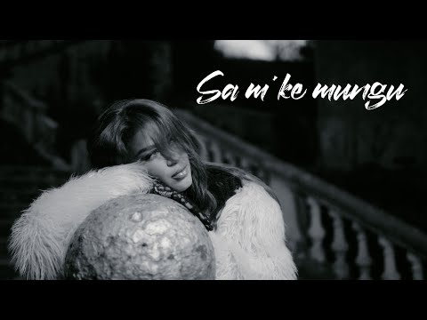 Dhurata Dora - Sa m'ke mungu (Official Video)