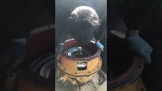 Disassemble and install the torque converter. Disassemble and install the torque converter.