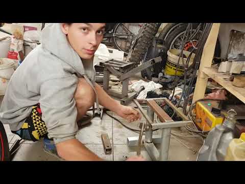Video: Ako Vyrobiť Držiak Nápoja Pre Motocykel