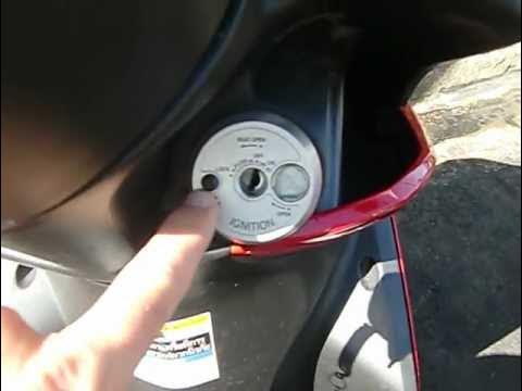 Как открыть скутер без ключа. Как открыть скутер без ключа. Как завести мопед. Как завести скутер без ключа зажигания. Как завести скутер сузуки без ключа.