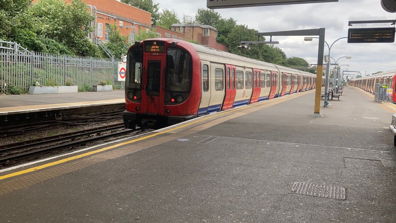 District Line Upminster to Ealing Broadway full journey