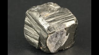 パイライト (黄鉄鉱) 原石 95g / Pyrite - YouTube