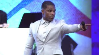 Video thumbnail of "Kirk Franklin Surprises Bishop Kenneth C Ulmer At The Legacy Of A Champion Tribute!"