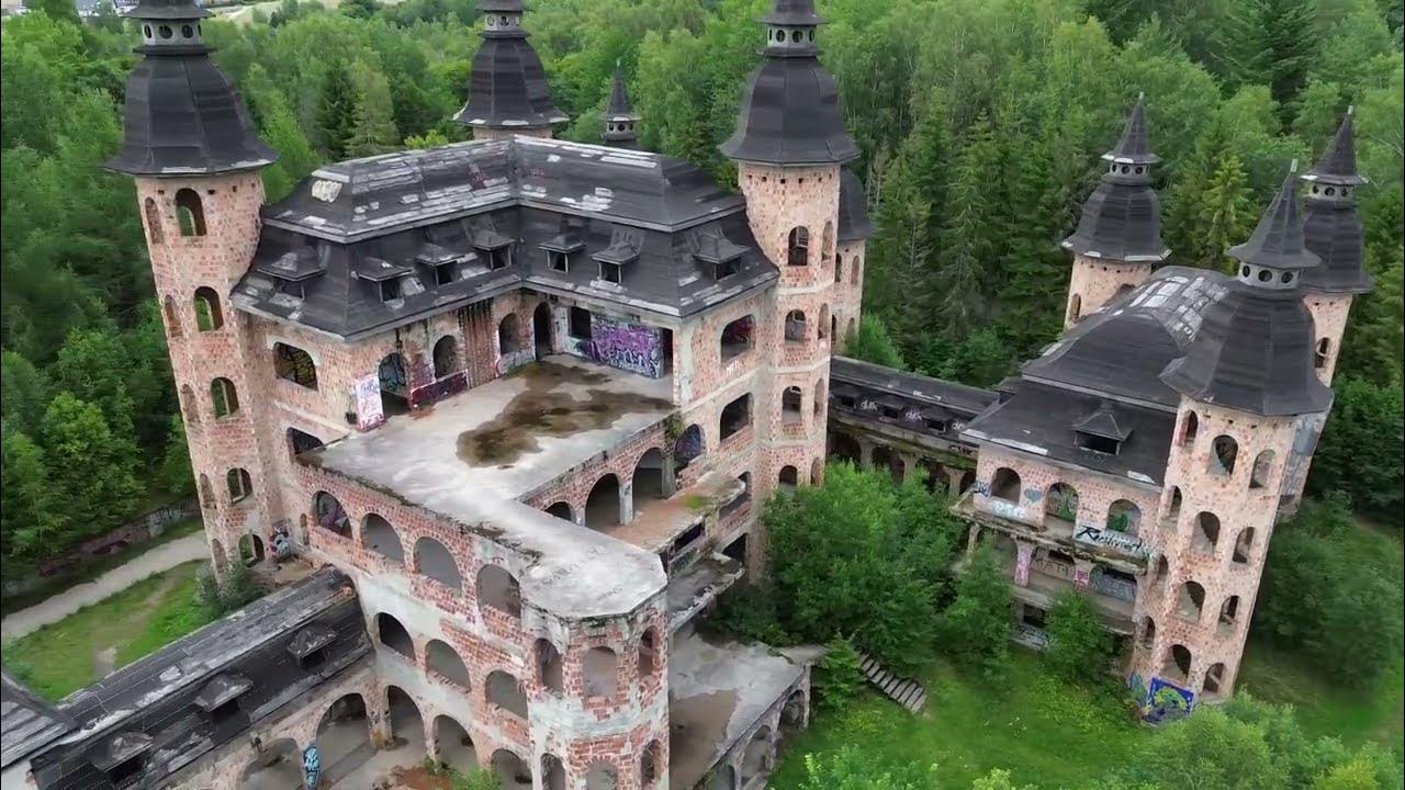 Zamek w Łapalicach koło Kartuz. Ujęcia z drona YouTube