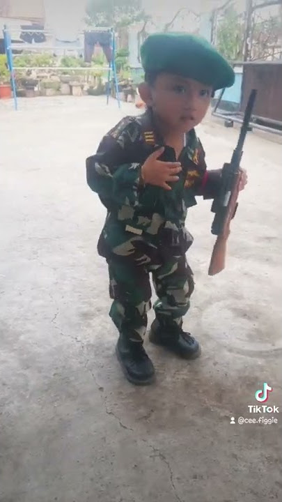 tentara cilik ya melow... pengen ikutan terpesona challange