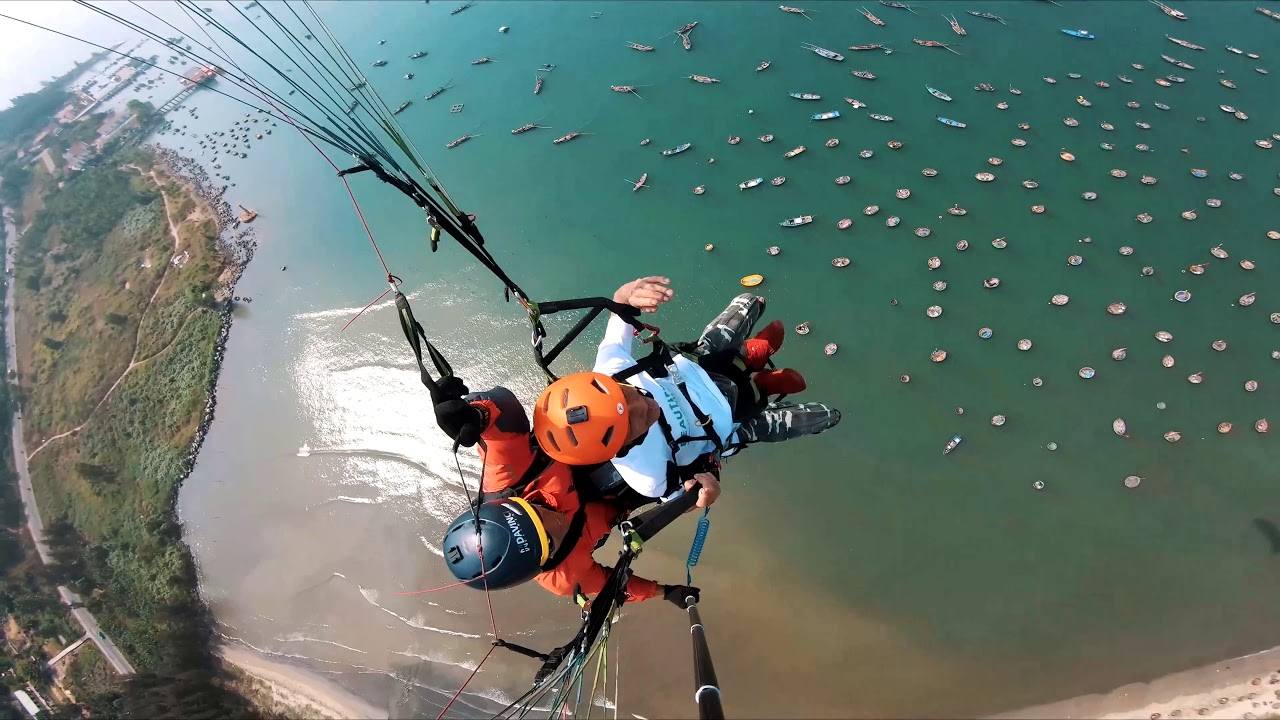 Mr Duy 74 Years Old Tandem Paragliding in Son Tra Da nang Vietnam !!!!