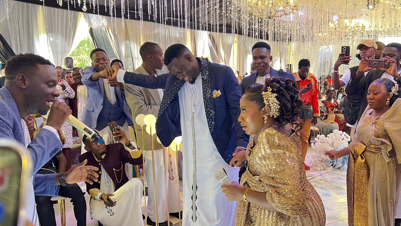 Pastor Wilson Bugembe asabidde abagole Chosen Becky ne Professor Ssekajja ku introduction yabwe 