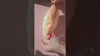 Two tone buttercream with clingfilm... #cakemaking #buttercream #buttercreamhack #cupcakes