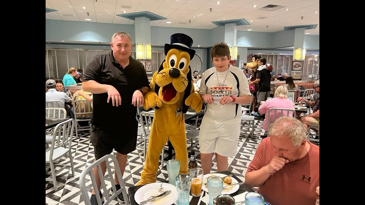 Hollywood and Vine Character Buffet @ Hollywood Studios #hollywoodstudios #fatherandson