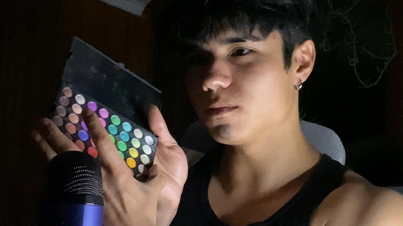 Tu novio te maquilla (asmr)