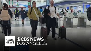 Travelers returning home from Thanksgiving holiday flood LAX
