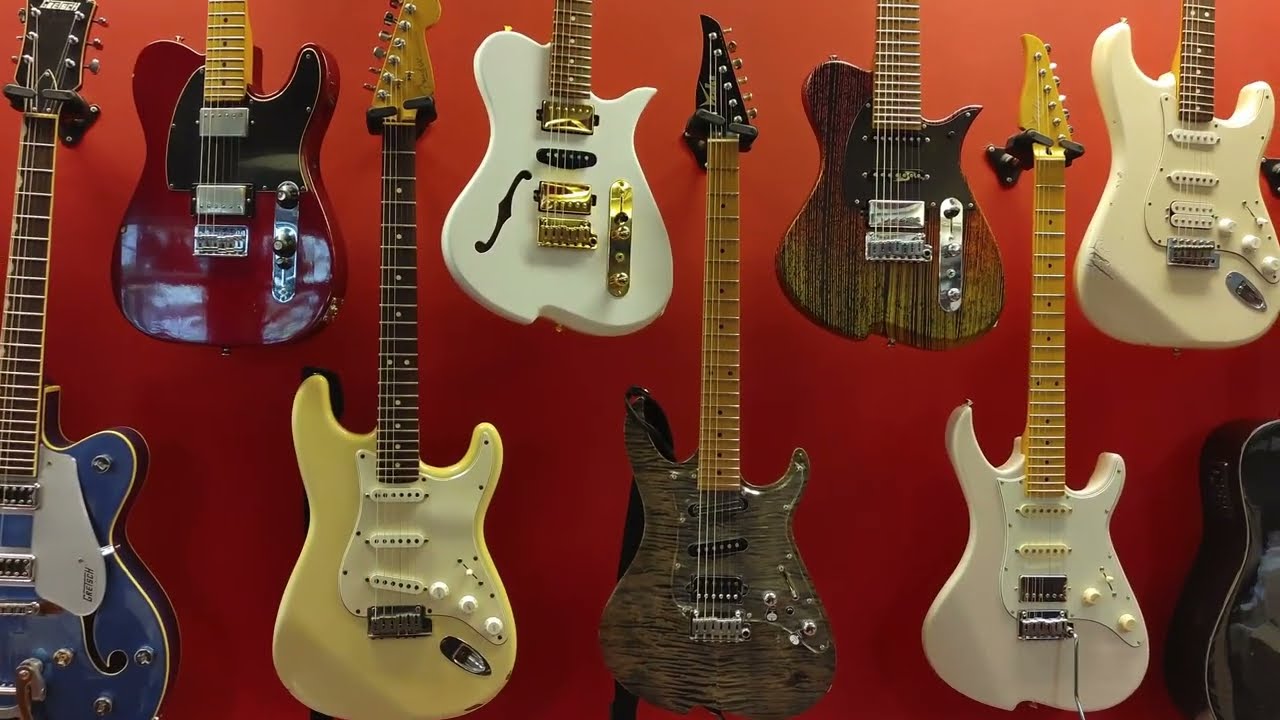 Studio Luna Rossa x Vola Guitars