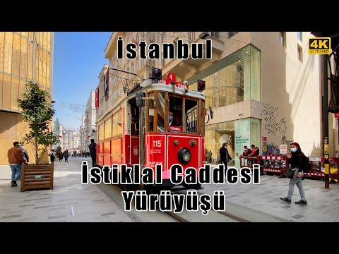 İstanbul Beyoğlu İstiklal Caddesinde Yürüyüş