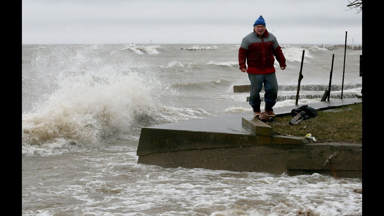 Lake Erie flooding - YouTube