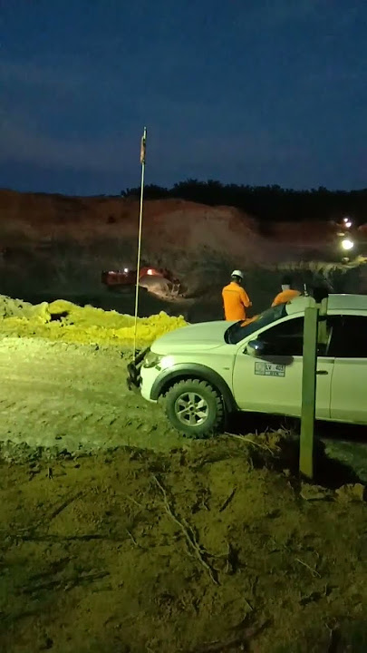 kerja lembur sampai malam ditambang batu bara