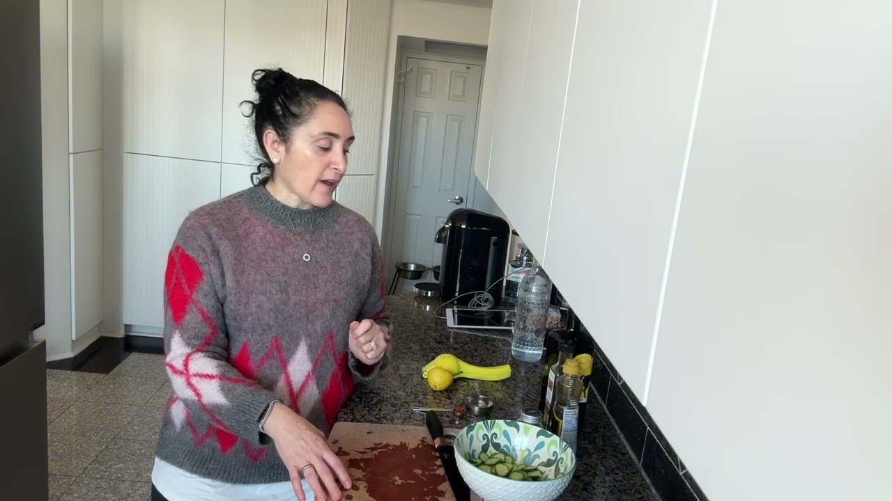 Хрустящий огуречный салат