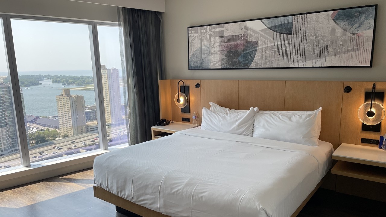 Delta Hotel Toronto Room Tour 