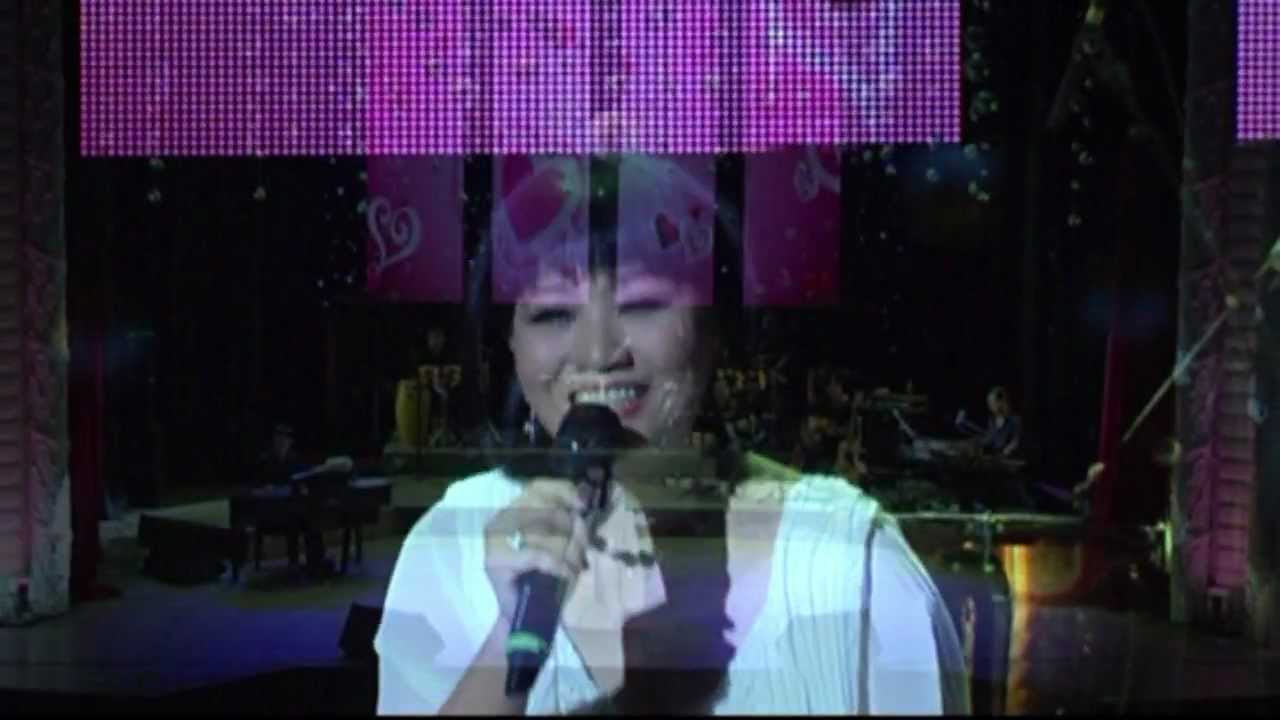 Triệu đóa hoa hồng Cẩm Vân - Tiếng Nga & Tiếng Việt (Live)