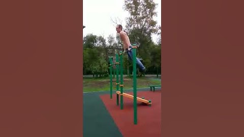 Сломал две руки..