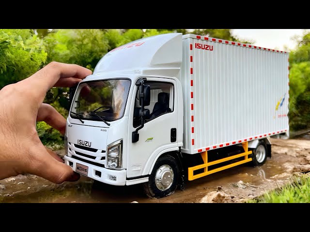 Will It Get Stuck? 1:18 Isuzu Box Truck - YouTube