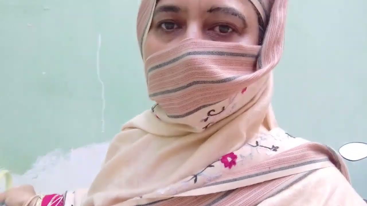 Husband mana krty hai lakin kaya kro as k bina guzara nai