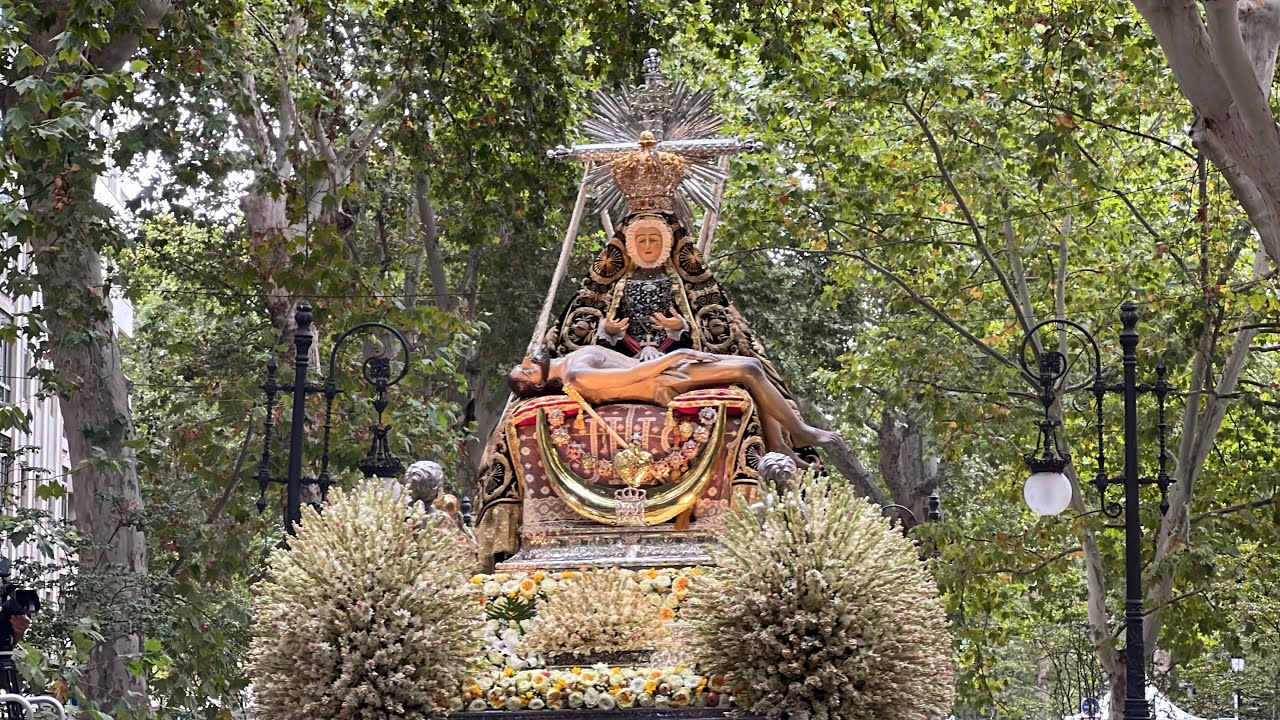 Procesión de la Virgen de las Angustias de Granada de 2025 