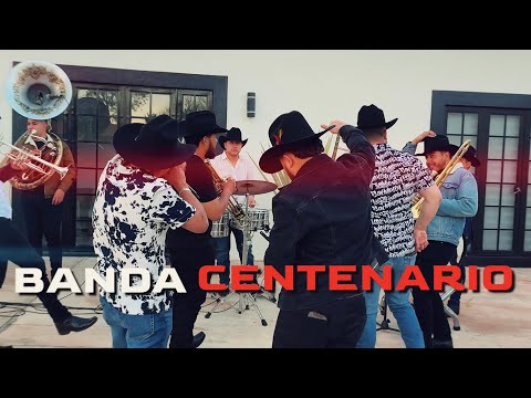 Aquí Ando En El Caloron - La Fundadora Banda Centenario- (En Vivo)
