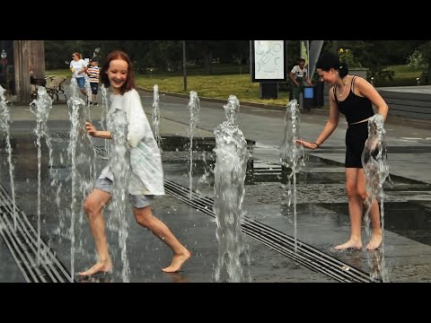 Girls, fountain and funny black and white games-1! / Девушки, фонтан и веселые черно-белые игры-1!