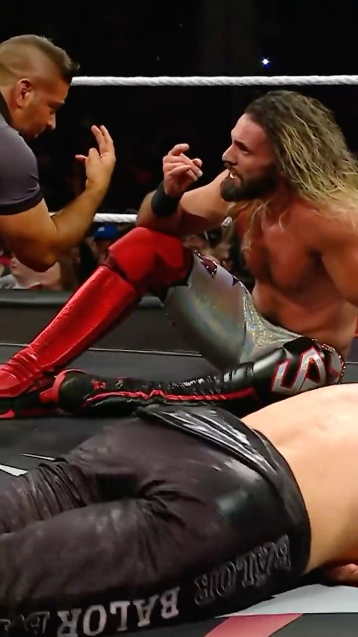 Seth Rollins let’s the ref know what he thinks about him… ? #RawOnNetflix #WWERaw