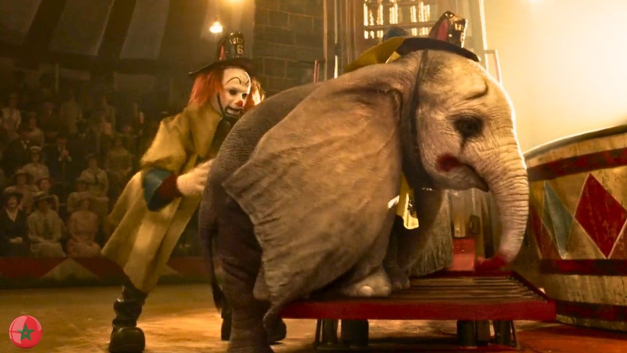 تعرض فيل صغير🐘 لمشاكل عديدة في سيرك عجيب 🎪 بسبب أذنيه الكبيرتين 😔  | ملخص فيلم بالدارجة