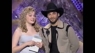 Feb.26,1997 14 Year Old LeAnn Rimes Presenting Best Country Album At The Grammy Awards - Clint Black