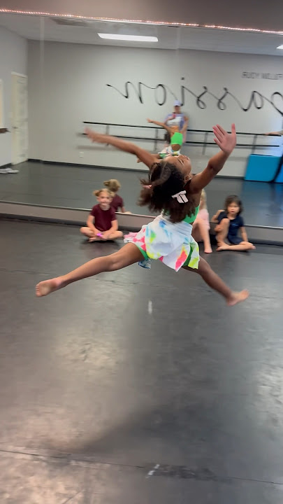 Scarlett started ballet and contemporary dance! #dance #scarlettgray #contemporary