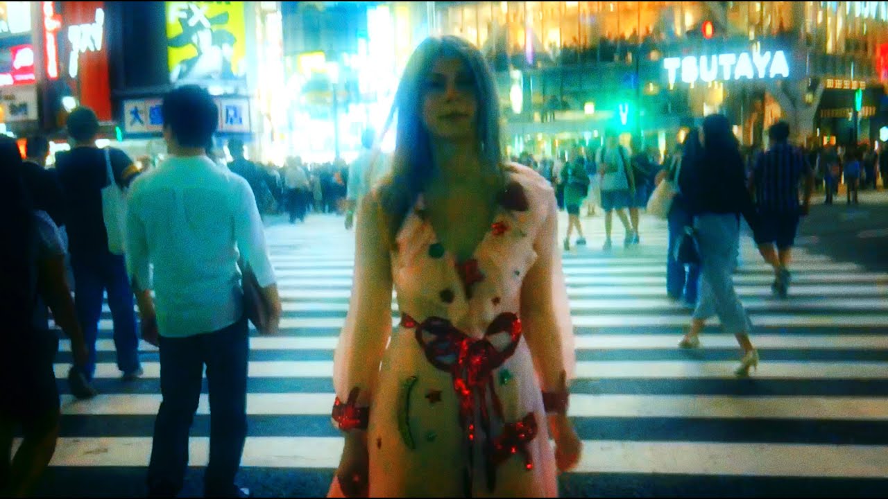 Guarda Lydia Ainsworth - Cake (Official Video) su YouTube Guarda Lydia Ainsworth - Cake (Official Video) su YouTube