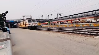 New Delhi - Mumbai AC Super Fast Special : Departing New Delhi Pf-1
