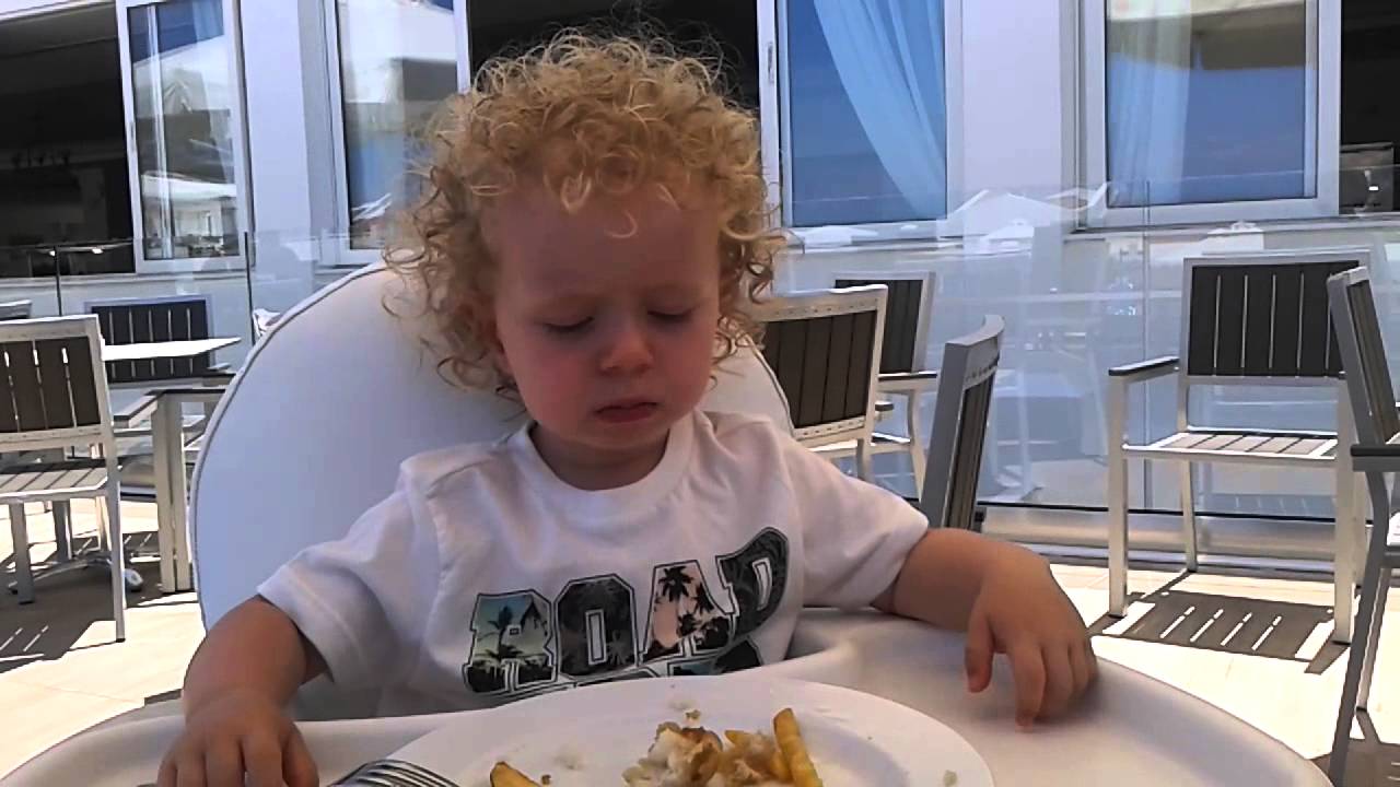 Tymuś usypia jedząc :)