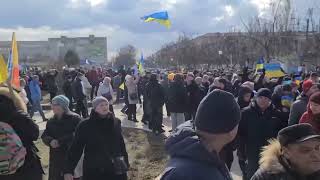 Ukrainians took to the rally in front of the occupier