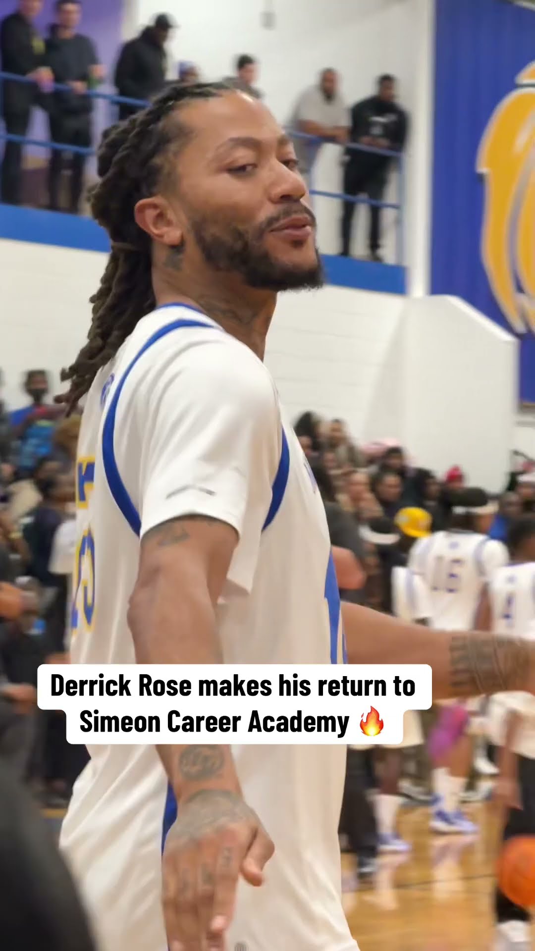 D-Rose playing his last basketball game in his high school ?