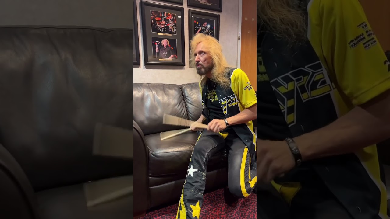 Pre-show warm ups with Robert 💛🖤 Las Vegas, Nevada U.S.A