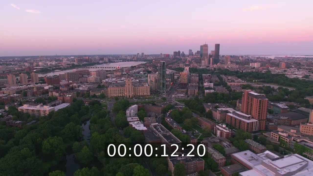 Stadtzentrum im Innenstadtbereich am Ufer des Flußverlaufes Charles River in Boston in ...