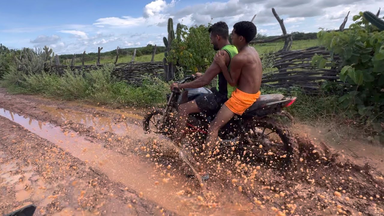 BRUTINHO E MARCÃO FAZEM A MAIOR TRILHA NA LAMA E DEU MUITO RUIM